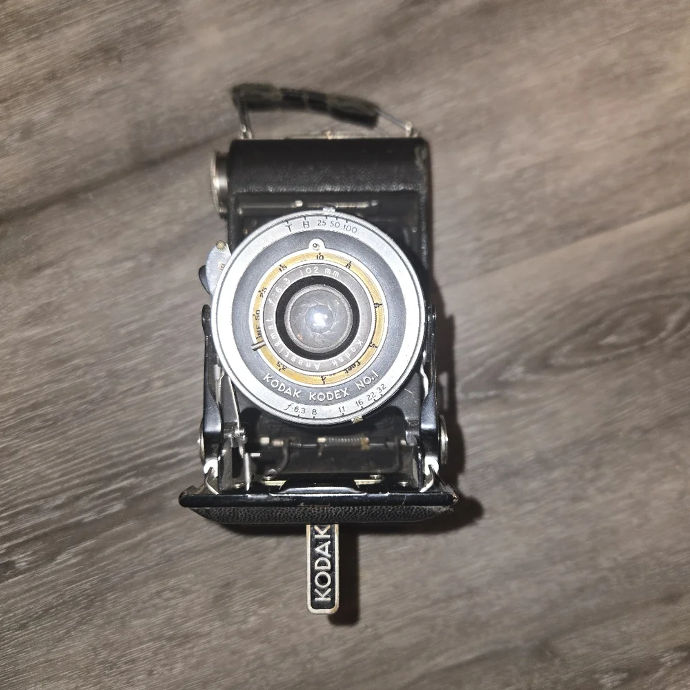 Vintage Kodak Vigilant Junior Six-20 Folding Camera 6x9 Format Untested. No‎ Len